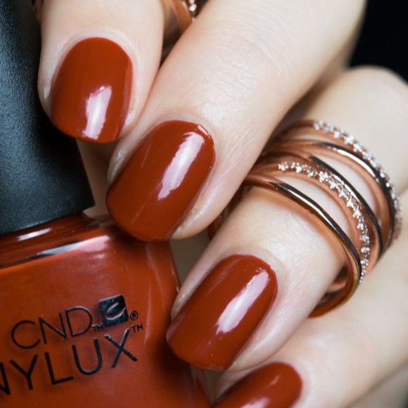 2 Vinylux nail polishes - Picture 4 of 5